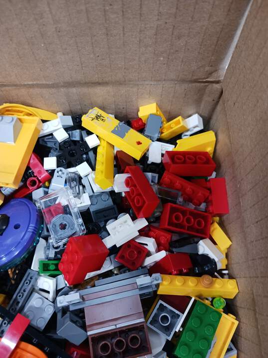 7lb Bulk Lot of Assorted Lego Bricks Pieces & Parts image number 3