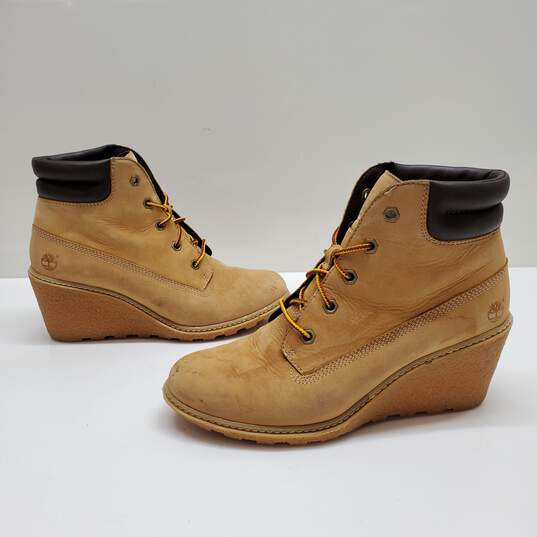 WOMEN'S TIMBERLAND 'AMSTON' 8251A WHEAT WEDGE BOOTS SIZE 7.5 image number 1
