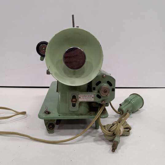 Vintage Green Singer Sewing Machine image number 5