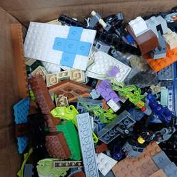 8.2lb Bundle of Mixed Variety Building Blocks and Pieces alternative image