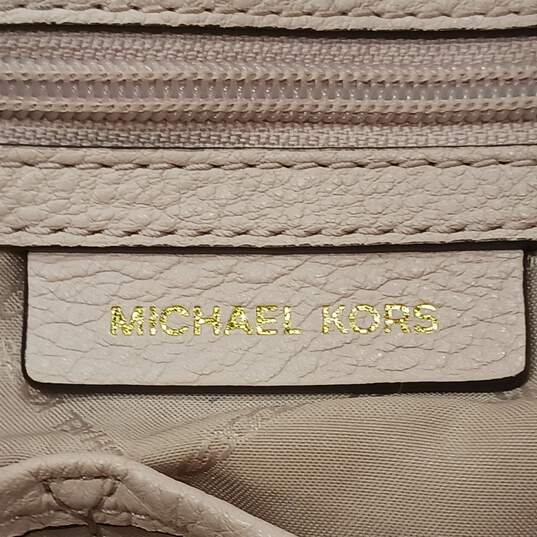Michael Kors Pink Pebble Leather Shoulder Bag image number 5