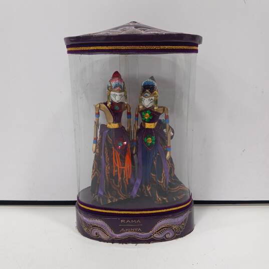 Rama Shinta Pair of Decorative Figurines image number 1
