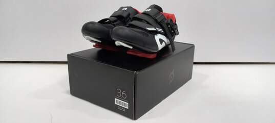 Peloton Men's Cycling Shoes Size 37 w/Box image number 1