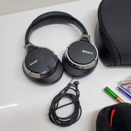 Sony MDR-10RNC Noise Canceling Headphone Over Ear for Parts or Repair (Untested) alternative image