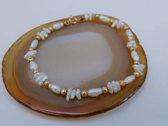 14K Yellow Gold Fresh Water Pearl & Gold Bead Bracelet 2.7g image number 2