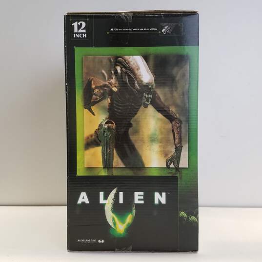 2004 McFarlane Toys 12 Inch Alien Action Figure (With Lunging Inner Jaw) image number 5