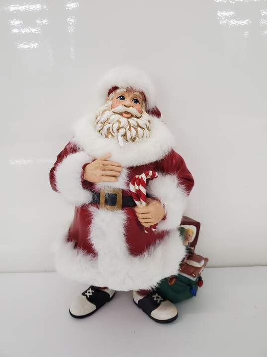 Santa of the 1950 Midwest of Cannon Falls Sculptures image number 3