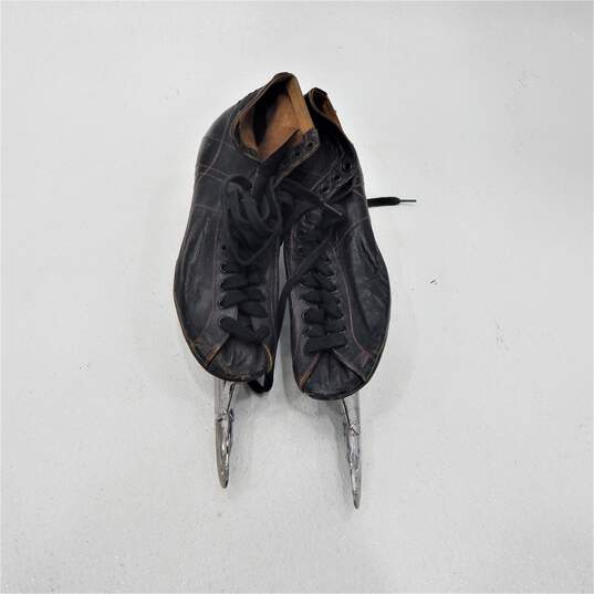 Vintage Nestor Johnson Leather Ice skates image number 1