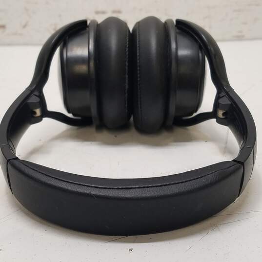 Taotronics TT-BH22 Noise-Canceling Headphones with Case image number 6