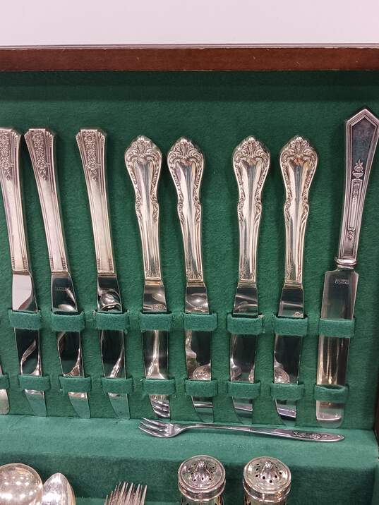 WM A Rogers Silver-plated Flatware Set & Case image number 3