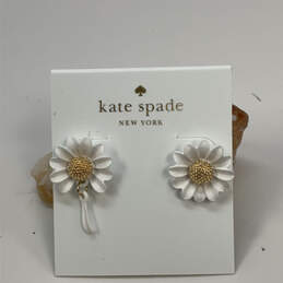 Designer Kate Spade White Gold Fashionable Bloom Daisy Flower Stud Earrings alternative image