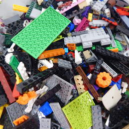 6.5 lbs. LEGO Mixed Pieces Bulk Box alternative image