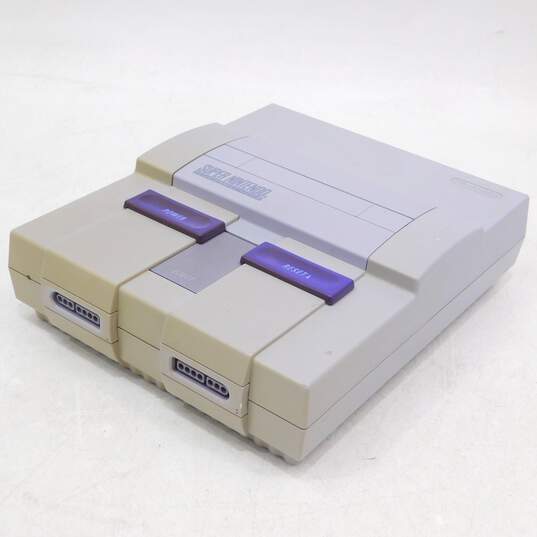Nintendo SNES Console and Controller Bundle image number 2