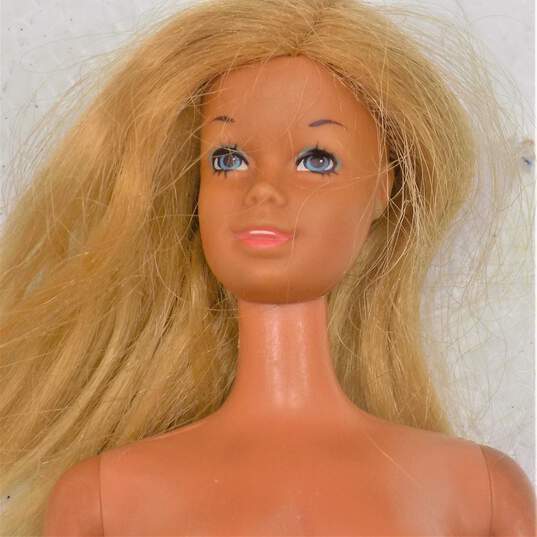 Vntg Mattel Barbie & Skipper Dolls With Clothes & Case image number 13
