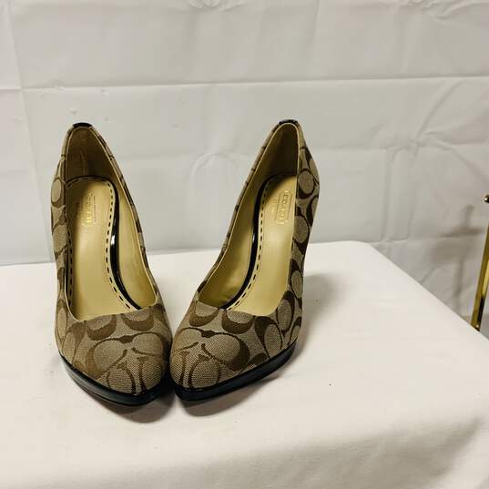 Beige and Gold Coach Pump High Heels Certified Authenticated Size:7.5 image number 3