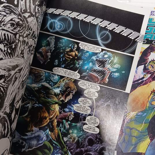 Bundle Of 9 Assorted DC & Marvel Comic Books image number 4