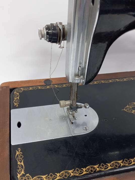 Vintage 1954 Singer Model 15 Sewing Machine AL785554 image number 2