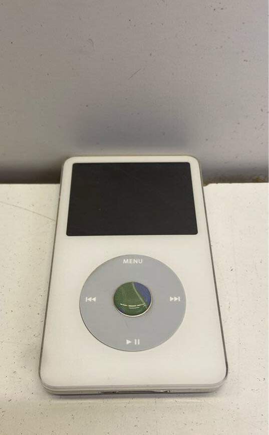Apple iPod (5th Generation) A1136 (30GB) image number 1