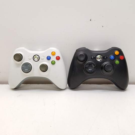 Microsoft Xbox 360 controllers - Black & White image number 1