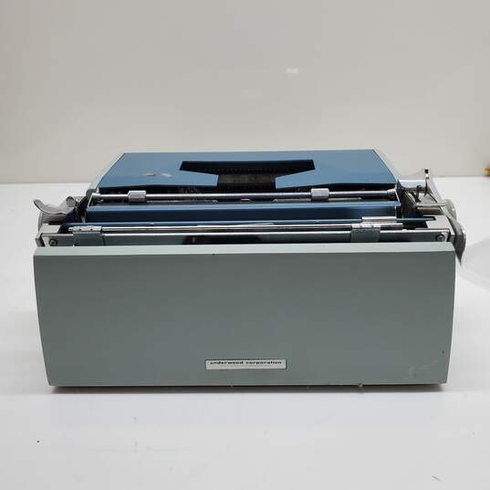 Untested Vintage 1960's Olivetti Underwood 21 Portable Typewriter and Case image number 4