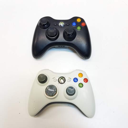 Microsoft Xbox 360 controllers - Black & White image number 1