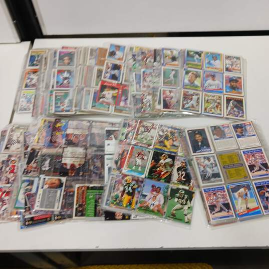 7.2LB Bulk Lot of Assorted Sports Trading Cards image number 2