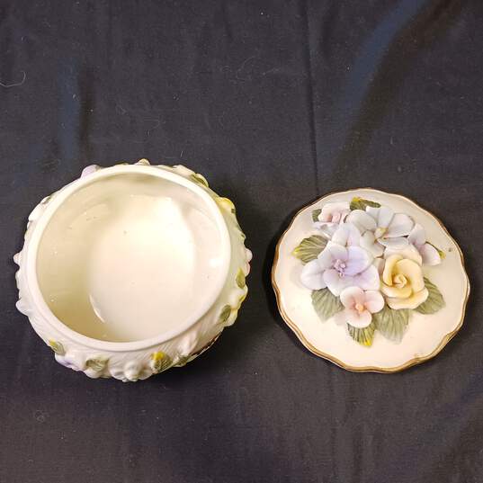 Vintage Ceramic Floral Themed Jewelry Storage image number 2