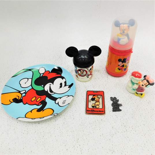Vintage Walt Disney Memorabilia Lot Mickey Mouse Plate Plastic Mugs & More image number 1