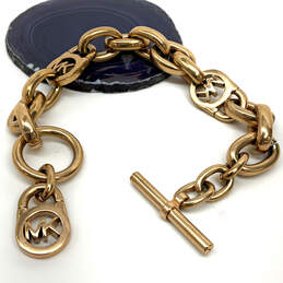 Michael Kors Bracelet 76.7gDesigner Michael Kors Gold-Tone Logo Toggle Fashion Link Chain Bracelet alternative image