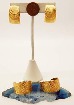 Vintage Crown Trifari Etched Clip-On Gold Tone Hoop Earrings alternative image