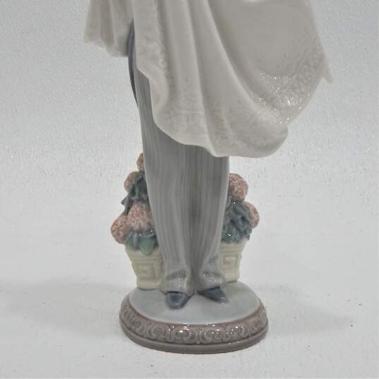 Lladro Over The Threshold #5282 Bride And Groom Wedding Figurine image number 7