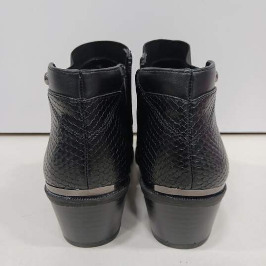 Womens Kohls Skylark Black Leather Side Zip Block Heel Ankle Booties Size 5M image number 4