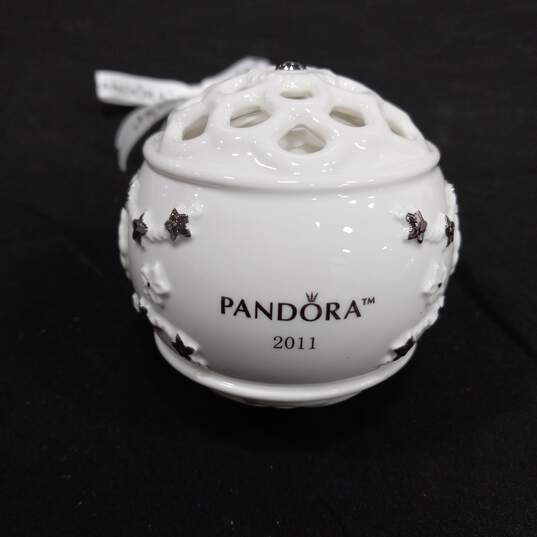 Pandora 2011 Holiday White Ceramic Ornament image number 6