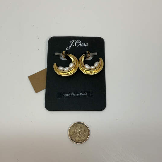 Designer J. Crew Gold-Tone Anya Nested Fresh Water Pearl Hoop Earrings image number 4