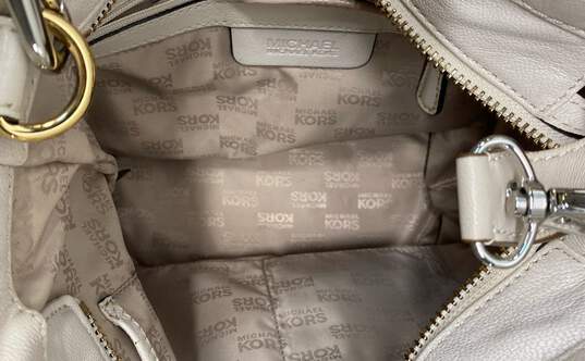 Michael Kors Kingsbury Ivory Leather Shoulder Bucket Tote Bag image number 6