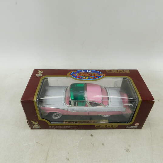 Road Legends 1955 Ford Fairlane Crown Victoria 1:18 Pink White IOB image number 4