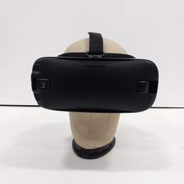 Samsung Gear VR Oculus Headset Only Model SM-R323 alternative image