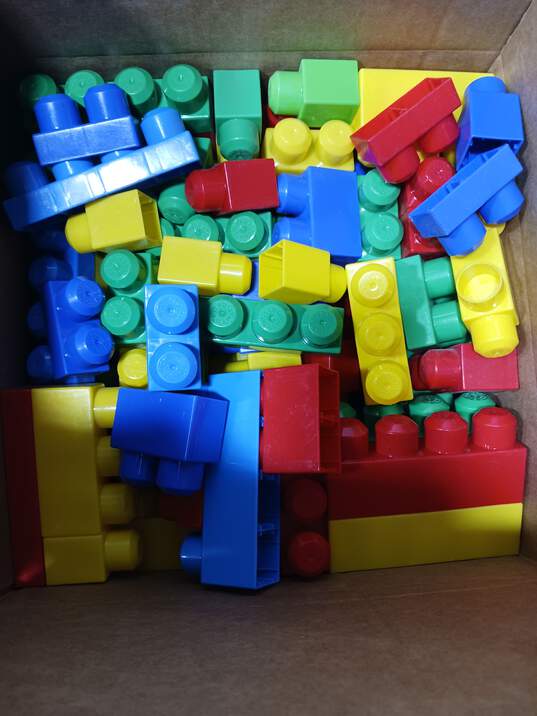 Lot of 4.5lbs of Assorted Building Blocks image number 1