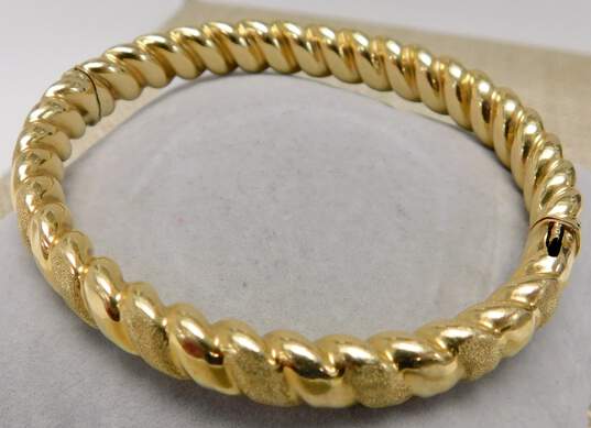 14K Yellow Gold Brushed & Polished Textured Bangle Bracelet 14.7g image number 1