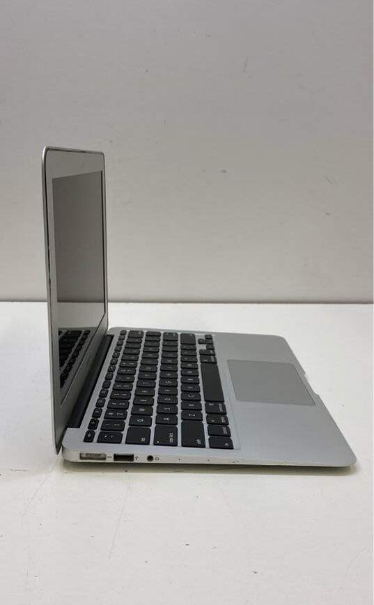 Apple MacBook Air (11" A1465) FOR PARTS/REPAIR image number 4