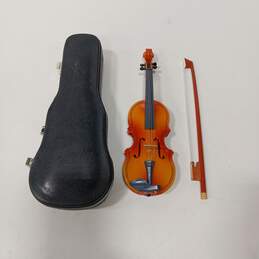 Miniature Violin w/Bow and Case