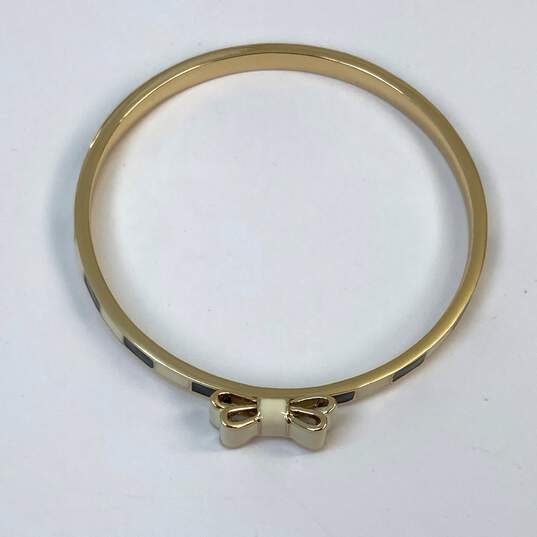 Designer Kate Spade Gold-Tone Bow Tie Band Bangle Bracelet 20.6g image number 3