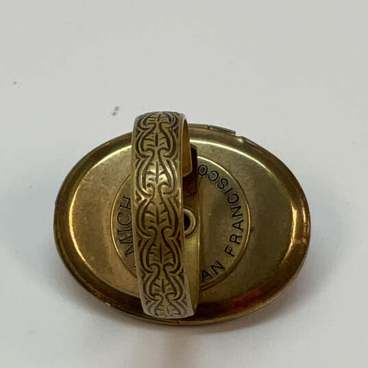 Designer Jan Michaels Gold-Tone Fashionable Green Stone Engraved Band Ring image number 4