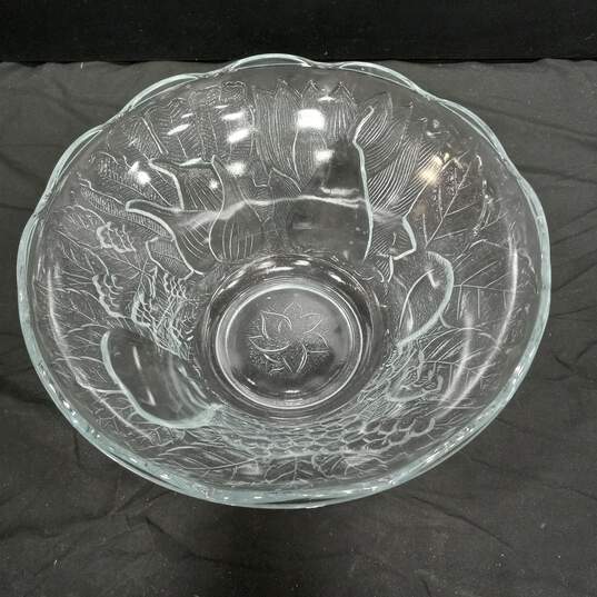 Vintage Clear Pressed Glass Fruit Bowl image number 2