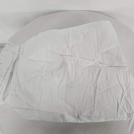 White Mattress Protector image number 3