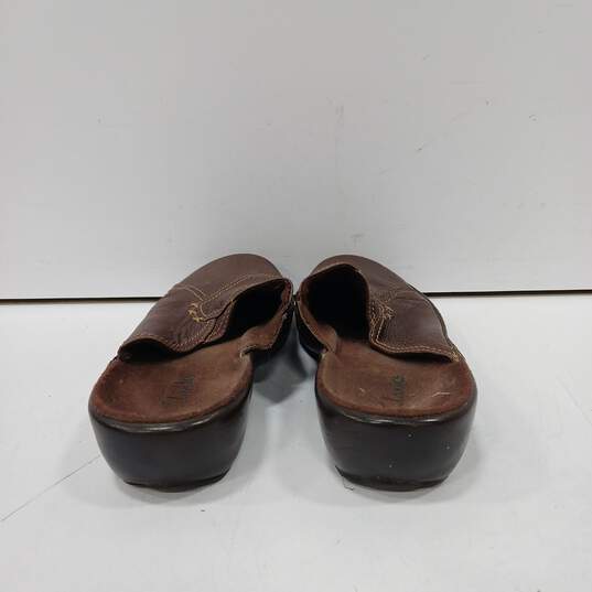 Women's Clarks Brown Slip-On Loafers Sz 8 image number 3