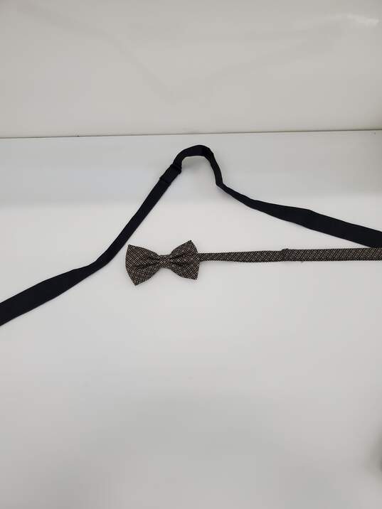 Bow Tie Cummerbund Set Used (Bill Blass) image number 4