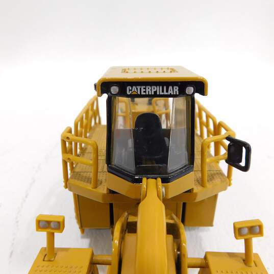 Norscot Caterpillar Cat 992G Wheel Loader 1:50 Scale DieCast image number 3