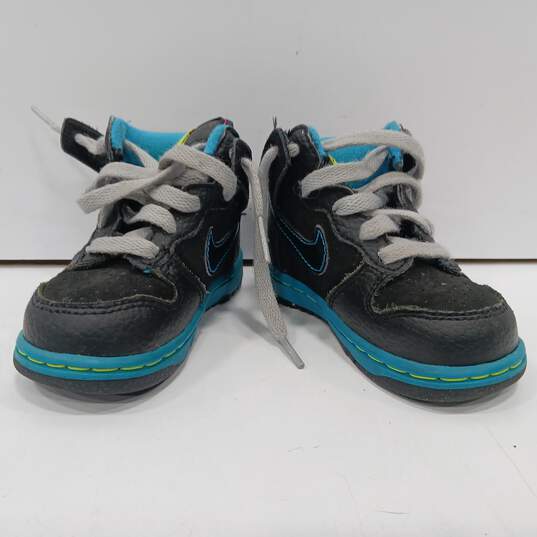 Toddler Shoes Size 6C image number 2
