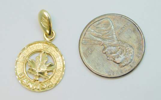 14K Yellow Gold Round Canada Maple Leaf Pendant 1.5g image number 4
